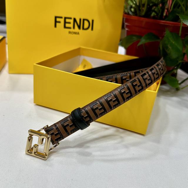 特 Fendl 芬迪 宽20Mm，原单进口小牛皮，搭配原单钌钯电镀f扣，手感.油边近乎完美，原产皮料定制，质感无可挑剔，出众的细节，高清实拍，货真价实，品质保证