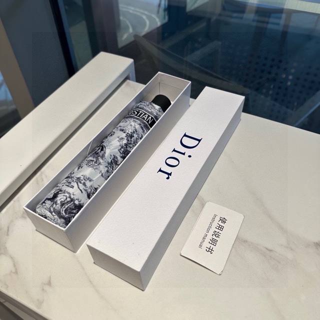 特批 Dior 迪奥 动物世界 三折自动折叠晴雨伞 时尚原单代工品质 细节精致 看得见的品质 打破一成不变 色泽纯正艳丽！