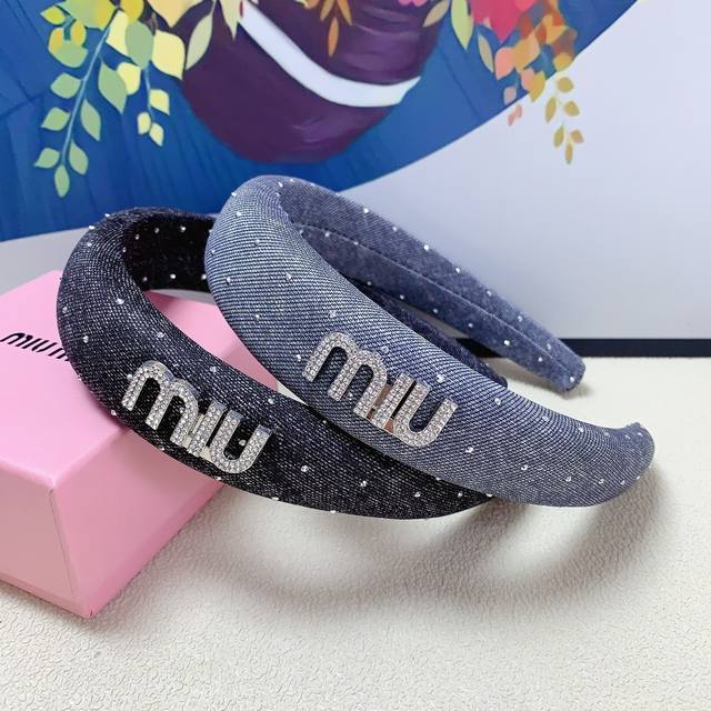 Miumiu缪缪 Miumiu发箍 满天星牛仔布镶钻logo轻奢风发箍 日常精致小单品 气质百搭小仙女必入单品 名媛风十足～宝藏款 闭眼入推荐款 单个