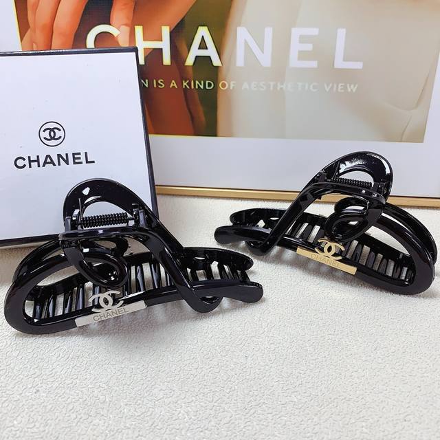 Chanel小香 Chanel发夹 钛钢logo抓夹 气质百搭 日常精致小单品 小仙女必入单品 宝藏款 闭眼入推荐款 单个配发箍盒