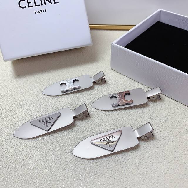 普拉达 Celine赛琳压夹 钛钢logo铲子夹压夹边夹刘海夹日常精致小单品 气质百搭小仙女必入单品 宝藏款 闭眼入推荐款 一对