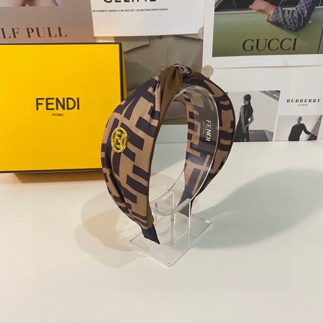 特 配专柜包装 Fendi 芬迪 最新ff发箍 小仙女快入手 特殊材质 不嘞头 可盐可甜