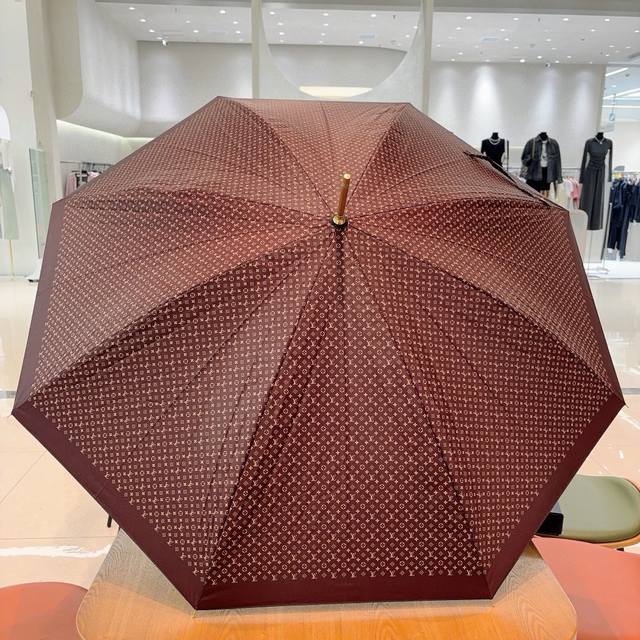 特批 Louis Vuitton 路易威登 直杆长伞 Lv经典款火爆来袭 专柜夏季热销款 新涂层技术深色伞布 带来令人惊喜的遮光效果 让防晒及隔热性能更优保障