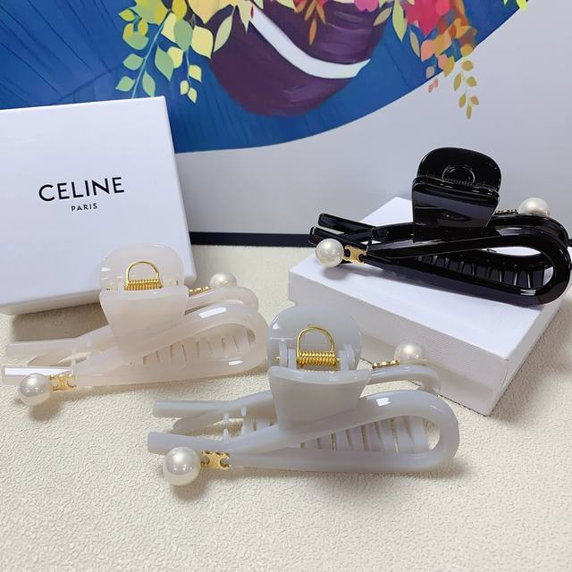 Celine赛琳 Celine发夹 凯旋门珍珠钛钢logo抓夹 气质百搭 日常精致小单品 小仙女必入单品 宝藏款 闭眼入推荐款 单个配发箍盒