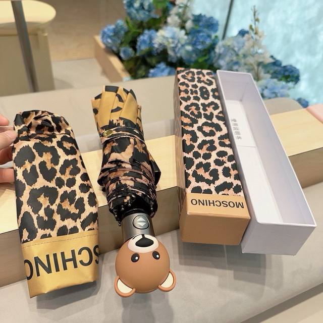 特批 Moschino 莫斯奇诺 豹纹熊头 三折自动伞设计师franco Moschino以自己的名字命名的一个意大利品牌，创立于1983年，风格高贵迷人、时尚