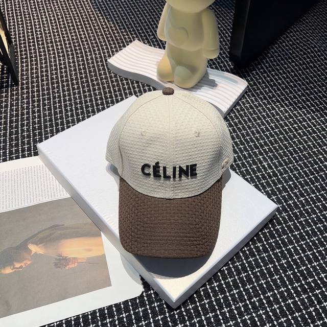 特批 Celine 春夏拼色棒球帽 一款棒球帽就能让你在街上独树一帜 这款拼色的复古棒球帽 男女同款 百搭又时尚 你离ins网感图 可能就差这一顶帽子