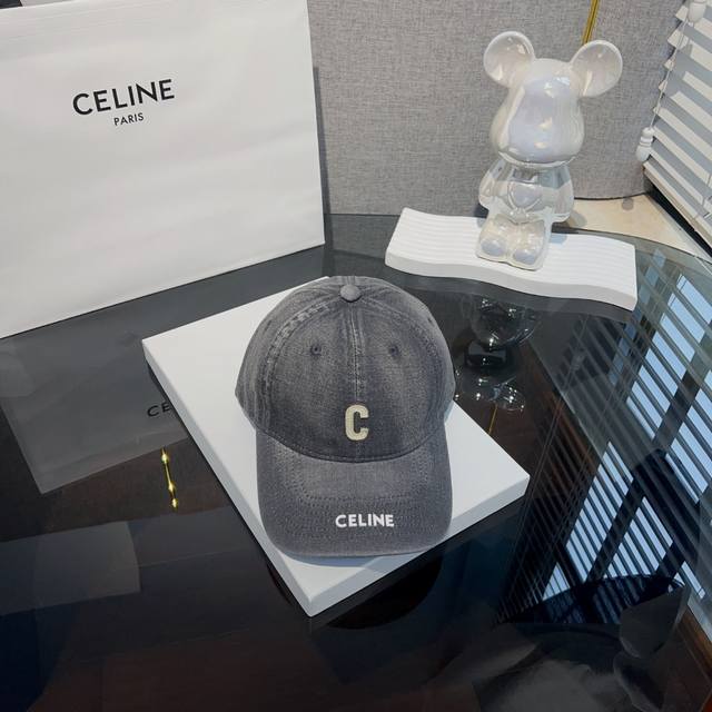 特批 Celine 赛琳*早秋洗水牛仔棒球帽 最吸引眼球的设计~一下子撞进我的心巴 碰撞出不同火花！一下子就洋气起来 不挑季节 不挑脸型 随时可戴，