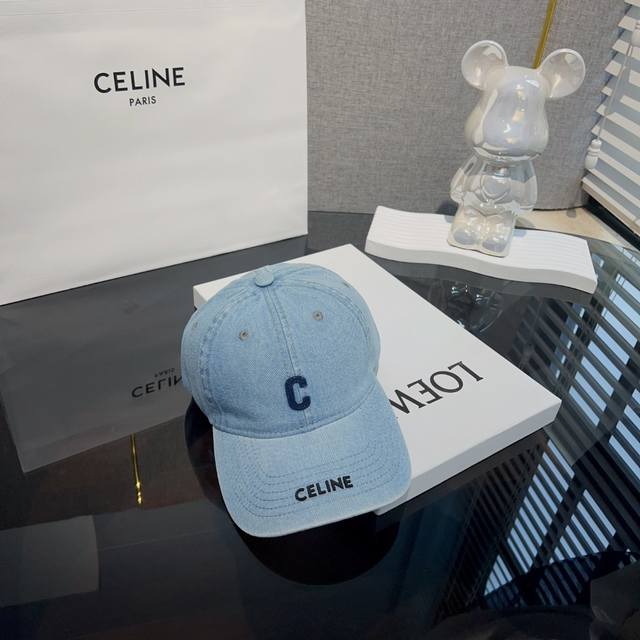 特批 Celine 赛琳*早秋洗水牛仔棒球帽 最吸引眼球的设计~一下子撞进我的心巴 碰撞出不同火花！一下子就洋气起来 不挑季节 不挑脸型 随时可戴