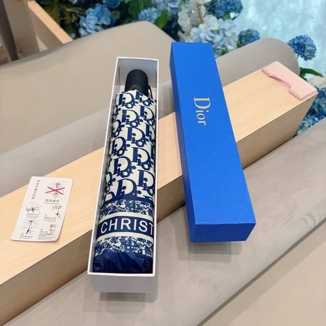 特批 Dior 迪奥 三折自动折叠晴雨伞 时尚原单代工品质 细节精致 看得见的品质 打破一成不变 色泽纯正艳丽！