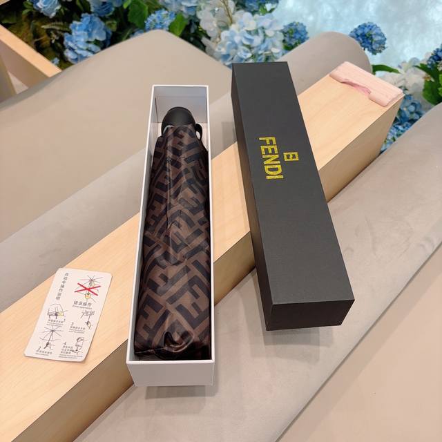 特批 Fendi 芬迪 印花三折自动折叠晴雨伞 2023年度最新火爆单品 原单代工级品质 第一代210T碰击布防嗮拒水技术 阻隔99%直射伞面的紫外线 杜绝夏季