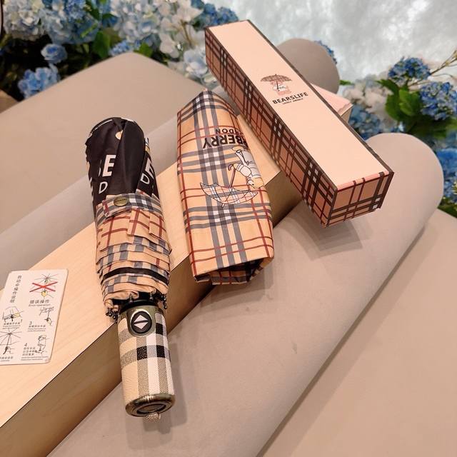 特批 Burberry 巴宝莉 小熊三折自动折叠晴雨伞 年度巅峰之作 经典 高雅 时髦 这就是被称为英国burberry风格所在 巴宝莉晴雨伞特别值得骄傲就是其