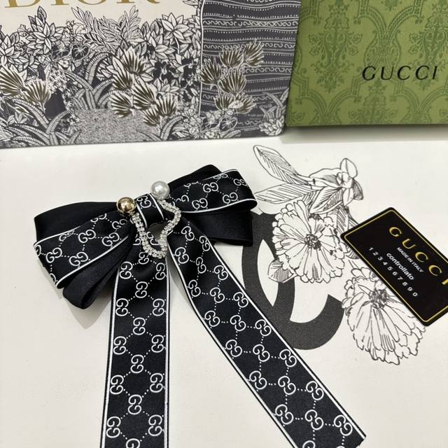 特 配包装 Gucci 古驰 新款发夹 可盐可甜 戴起来超好看～ 可搭配不同发型