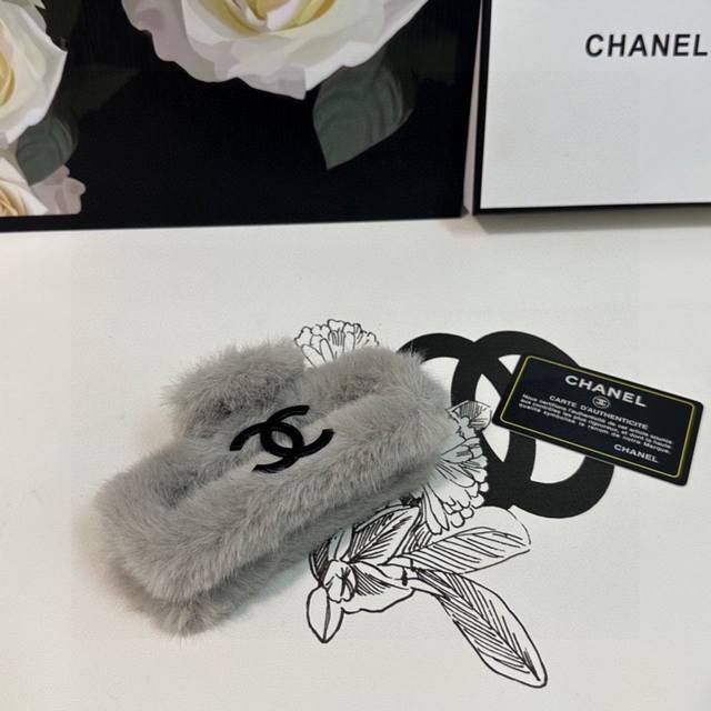 特 单个 配专柜包装 Chanel 香奈儿 最新爆款来啦 中古vintage复古五金抓夹 优雅的girl值得入手 非常好搭配 气质有品位