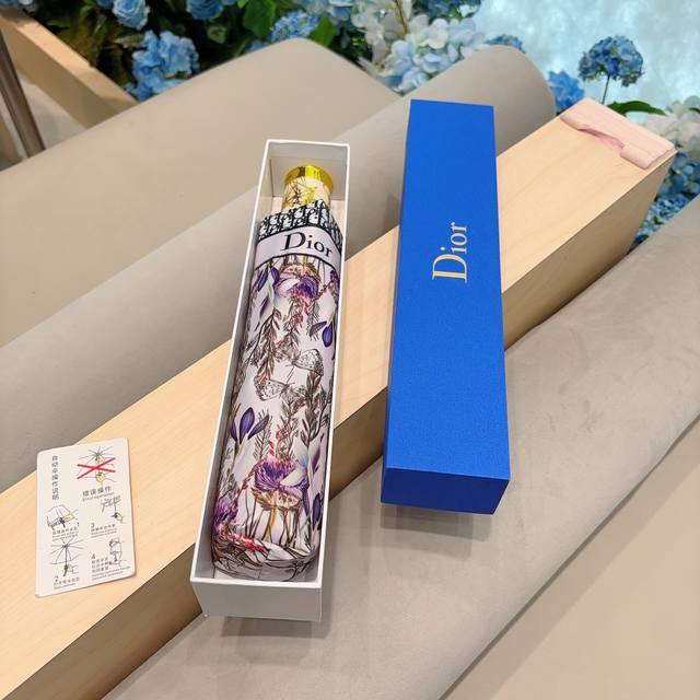 特批 Dior 迪奥 三折自动折叠晴雨伞 时尚原单代工品质 细节精致 看得见的品质 打破一成不变 色泽纯正艳丽！