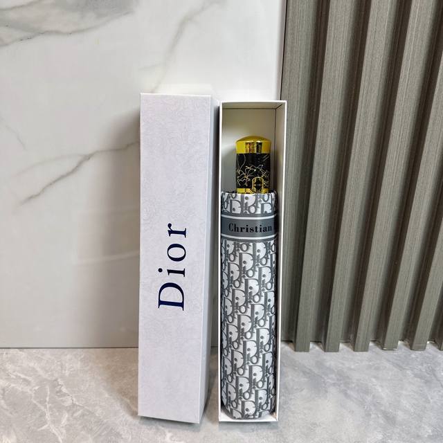 Dior 迪奥 2024夏季新款 全自动折叠晴雨伞 黑色涂层防晒有效阻隔紫外线99%，U 50 所以能起到伞下体感降温的效果！ 有效隔热，高效防晒 一把搞定，超