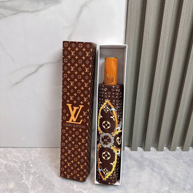 Louvuitton 路易威登 游艇 2024夏季新款 全自动折叠晴雨伞 黑色涂层防晒有效阻隔紫外线99%，U 50 所以能起到伞下体感降温的效果！ 有效隔热，