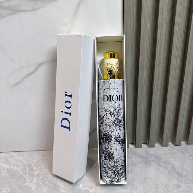 Dior 迪奥 2024夏季新款 全自动折叠晴雨伞 黑色涂层防晒有效阻隔紫外线99%，U 50 所以能起到伞下体感降温的效果！ 有效隔热，高效防晒 一把搞定，超