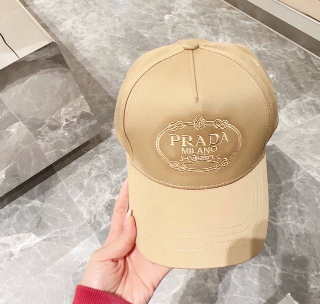 Prada 普拉达 新品棒球帽 代购版本！时尚潮流，高端做工！非一般的品质，细节看实拍哦