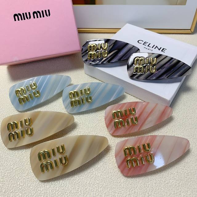 Miumiu缪缪 Miumiu发夹 亚克力logo弹簧夹边夹刘海夹日常精致小单品 气质百搭小仙女必入单品 宝藏款 闭眼入推荐款 一对