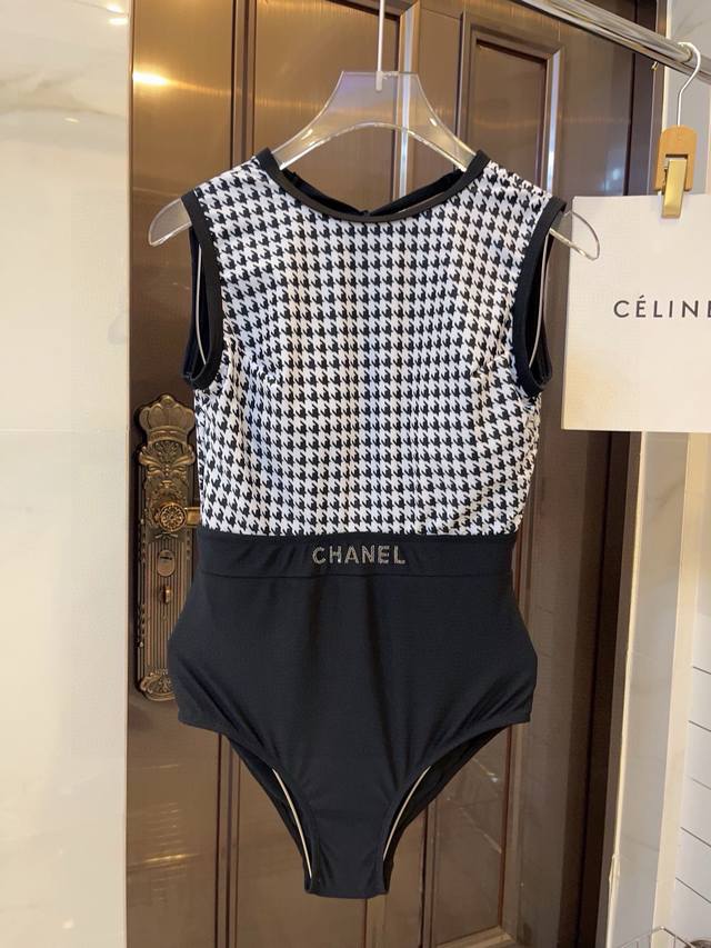 特批 ￥ Chanel 香奈儿连体泳衣 适合多种场景的游泳衣♀海边 游泳池 温泉 水上乐园 漂流都可以内搭也完全可以 连体设计遮肉显高挑 腹部有点肉肉也不影响咱