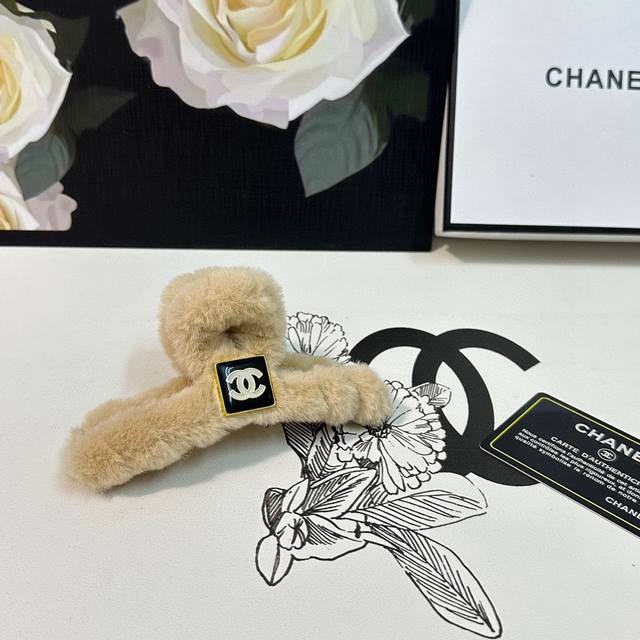 特 单个 配专柜包装 Chanel 香奈儿 最新毛绒爆款来啦 中古vintage复古五金抓夹 优雅的girl值得入手 非常好搭配 气质有品位