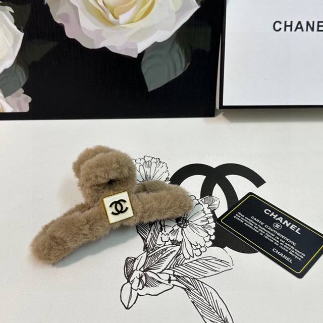 特 单个 配专柜包装 Chanel 香奈儿 最新毛绒爆款来啦 中古vintage复古五金抓夹 优雅的girl值得入手 非常好搭配 气质有品位