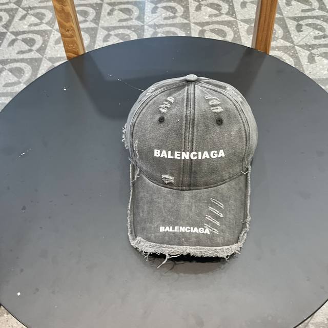 新款balenciaga 巴黎世家鸭舌帽 字母刺绣标志棒球帽 雅痞街头风，时尚男女妥妥驾驭！纯棉材质 - 点击图像关闭