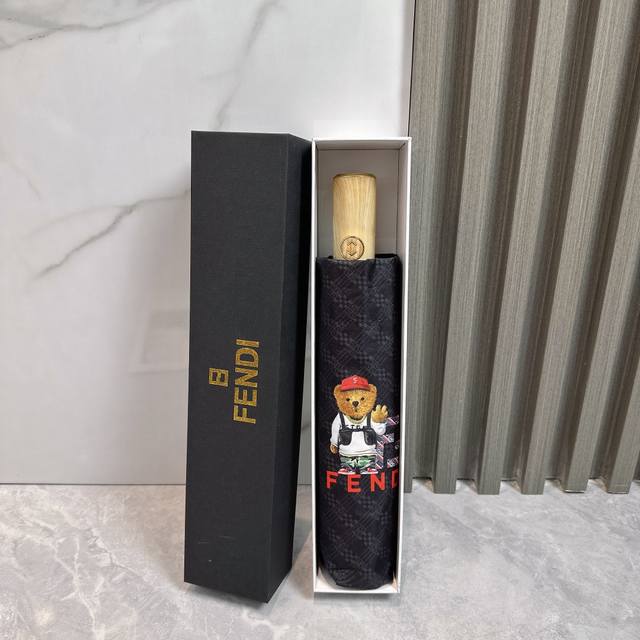 Fendi 芬迪 2024夏季新款 全自动折叠晴雨伞 黑色涂层防晒有效阻隔紫外线99%，U 50 所以能起到伞下体感降温的效果！ 有效隔热，高效防晒 一把搞定，