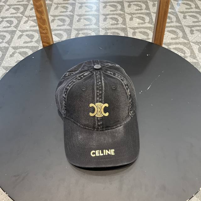 Celine 塞琳 棒球帽 必须要拥有这样一款帽子。 简简单单但很有辨识度 走在人群中一眼就能吸引住眼球 炒鸡赞！ 今年被赛琳锁死 每款帽子我都自留了 - 点击图像关闭