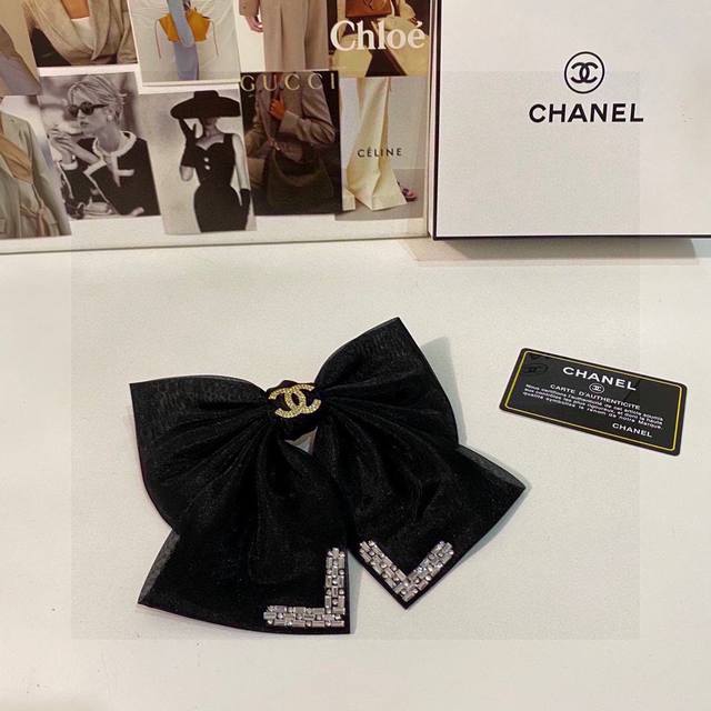 特 配包装 Chanel 香奈儿 最新爆款蝴蝶结中古五金发夹# 信我！人手必备的单品 这件必须买 洋气神仙颜值 小仙女要收了它，谁戴谁好看～