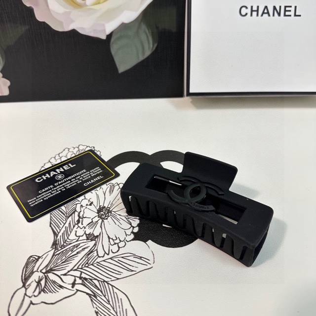 特 单个 配专柜包装 Chanel 香奈儿 最新爆款来啦 中古vintage复古五金抓夹 优雅的girl值得入手 非常好搭配 气质有品位