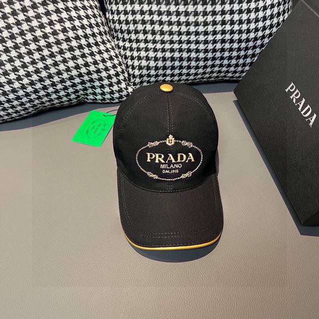 配包装布袋，Prada 普拉达 新款原单棒球帽， 金丝刺绣，1:1开模订制，原厂金丝线精细刺绣，原版帆布料+头层牛皮，纯棉内里，做工完美，质量超赞，基础头围56 - 点击图像关闭