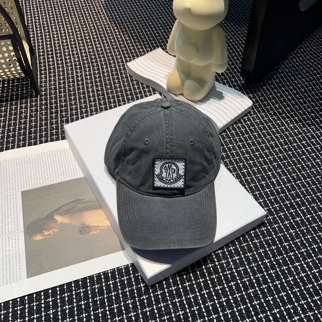 特 盟可睐 Moncler 蒙口 刺绣棒球帽 美式棒球做基底 搭配精致的刺绣 颜色选择多多 男女同款 在夏日光彩夺目