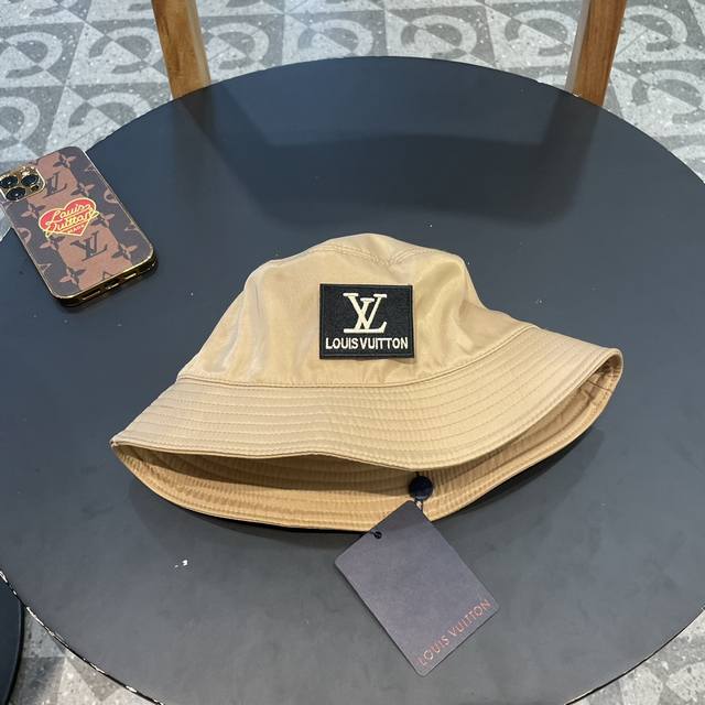 上新！路易威登 Louisvuitton 新款lv渔夫帽，重工打造高端大气，百搭款男女通用！