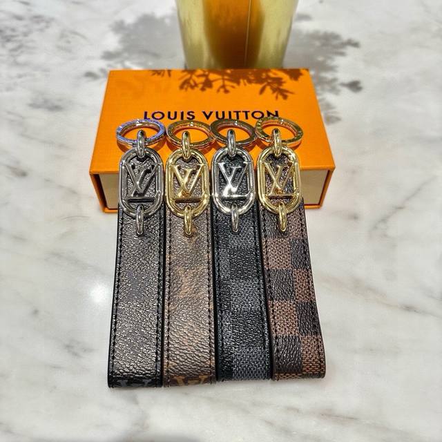 配图片原版包装一比一版本路易威登louisvuitton 钥匙扣m65221经典老花monogram，经久耐用， 是 Dragonne 钥匙扣理想的材质，可打造