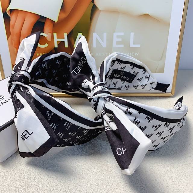 Chanel小香 Chanel发箍 新款蝴蝶结印花logo轻奢风发箍 日常精致小单品 气质百搭小仙女必入单品 名媛风十足～宝藏款 闭眼入推荐款 单个