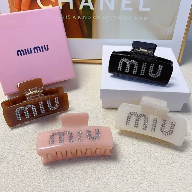 Miumiu缪缪 Miumiu抓夹 醋酸满钻logo抓夹 气质百搭 日常精致小单品 小仙女必入单品 宝藏款 闭眼入推荐款 单个