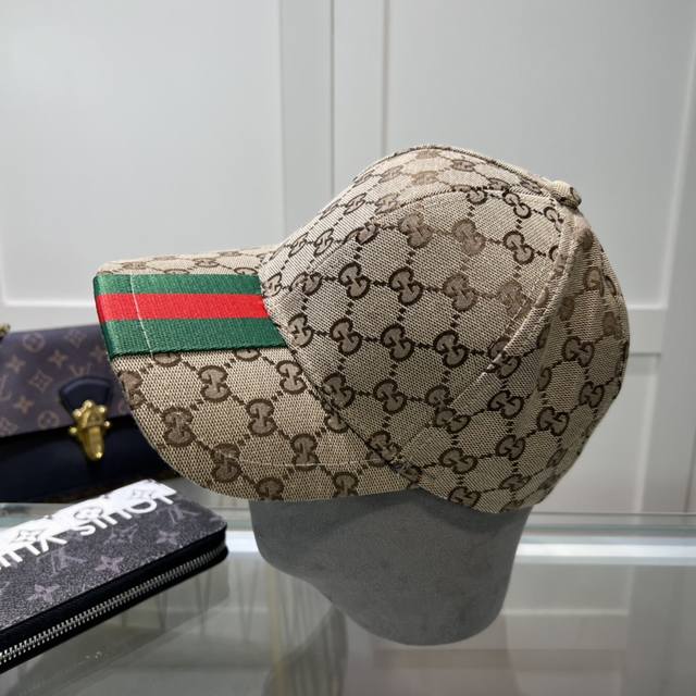 古奇棒球帽gucci官网新品，棒球帽，原单品质火爆来袭 工艺非常精美 高档大气上档次！低调奢华，方便携带！跑量！