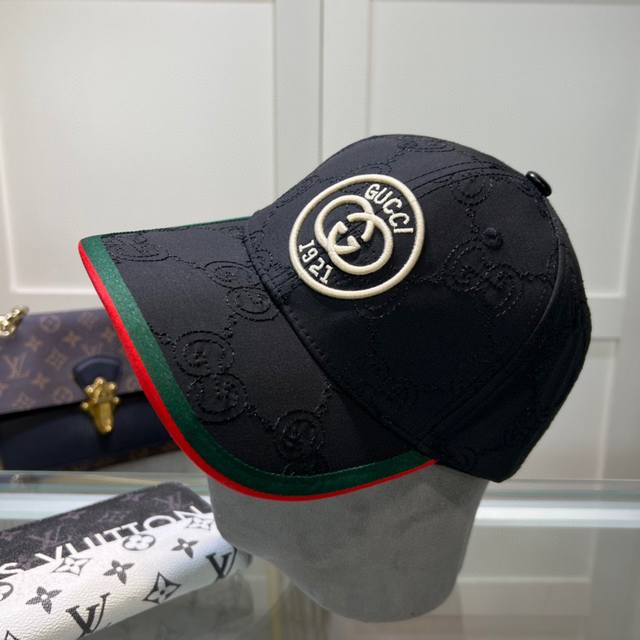 古奇棒球帽gucci官网新品，棒球帽，原单品质火爆来袭 工艺非常精美 高档大气上档次！低调奢华，方便携带！跑量！