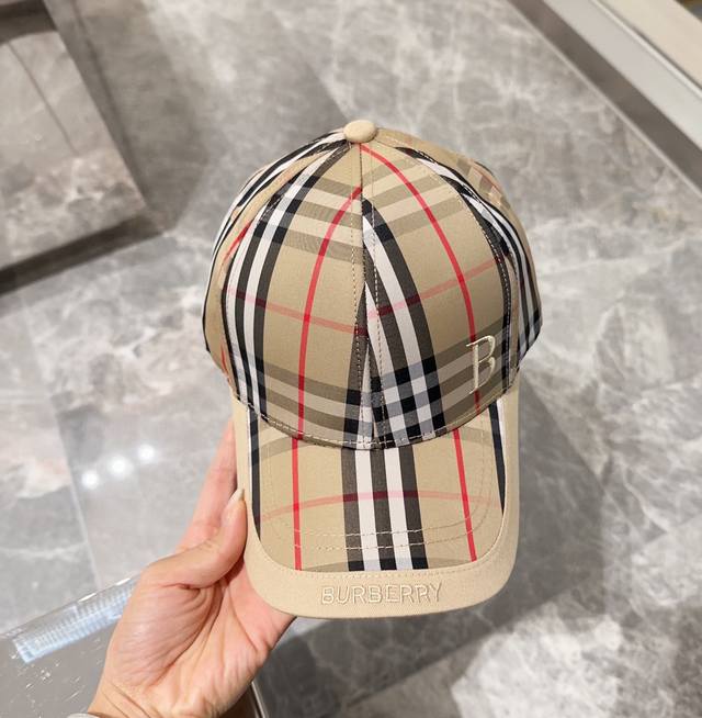 Burberry 巴宝莉 立体绣，原单棒球帽 专柜热卖款纯棉内里，轻盈透气。完美版型，对格精准无误，原厂品质，独家实物拍摄，男女适用！，