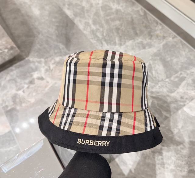 Burberry 巴宝莉 立体绣，原单渔夫帽 专柜热卖款纯棉内里，轻盈透气。完美版型，对格精准无误，原厂品质，独家实物拍摄，男女适用！，