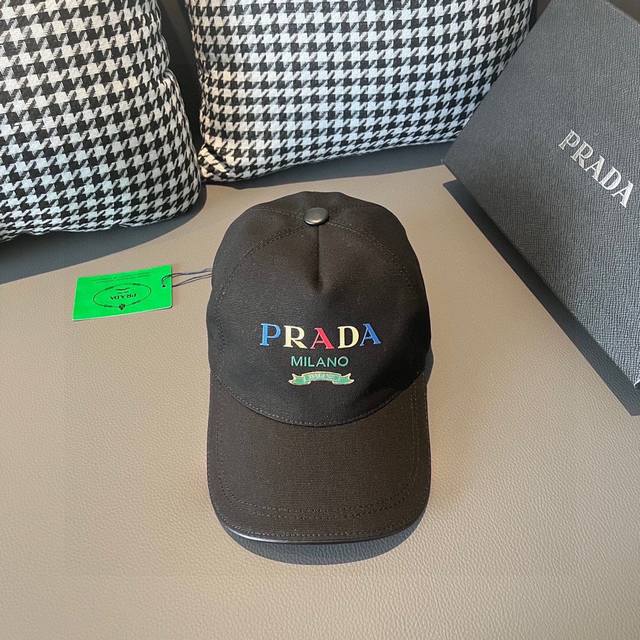 配盒子布袋，Prada 普拉达 新款原单棒球帽， 印字logo，专柜1:1开模订制，原版帆布布料+头层牛皮，轻盈透气！质量超赞，基础头围56，贴片可调节