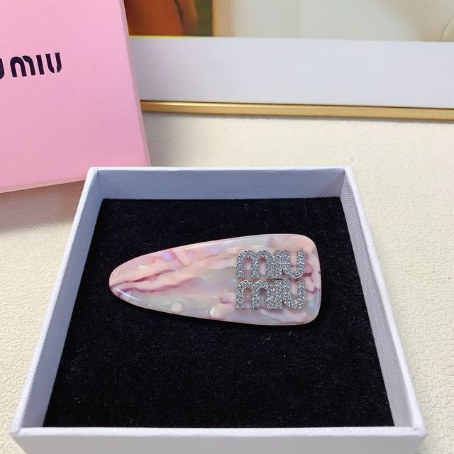 Miumiu缪缪 Miumiu发夹 醋酸logo边夹压夹气质百搭小仙女必入单品 宝藏款 闭眼入推荐款 单个