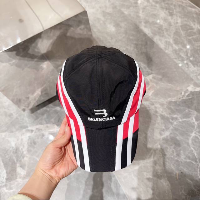 Balenciaga官网款 矮帽身，尼龙科技布，情侣可戴，后面是尼龙贴 质量超赞 - 点击图像关闭