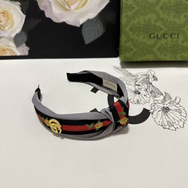 特 配专柜包装 Gucci 古奇 爆款发箍 减龄少女百搭不过时 超好看的发箍 各大网红争先戴上 怎么都拍不出他的美 实物超仙