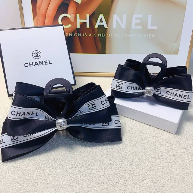 Chanel小香 Chanel抓夹 织带蝴蝶结珍珠logo抓夹 气质百搭 日常精致小单品 小仙女必入单品 宝藏款 闭眼入推荐款 单个配发箍盒