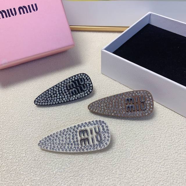 Miumiu缪缪 Miumiu发夹 满钻logo边夹压夹气质百搭小仙女必入单品 宝藏款 闭眼入推荐款 单个