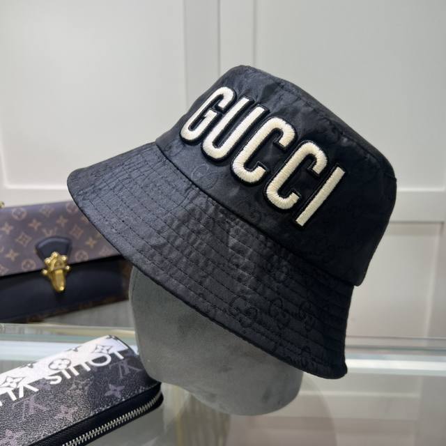 古奇 Gucci官网新品，原单品质火爆来袭 工艺非常精美 高档大气上档次！低调奢华，方便携带！跑量！