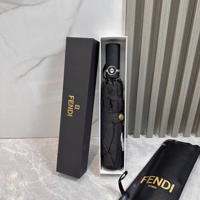 Fendi 芬迪 2024夏季新款 全自动折叠晴雨伞 黑色涂层防晒有效阻隔紫外线99%，Upf 50 所以能起到伞下体感降温的效果！ 有效隔热，高效防晒 一把搞