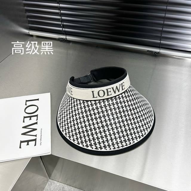 跑量 Loewe千鸟格空顶帽，洋气新 素， 包边植草工艺，定型效果更佳，发箍空顶凹造型绝配！ 夏日必入！ 材质:100%植草 头围:54-57Cm